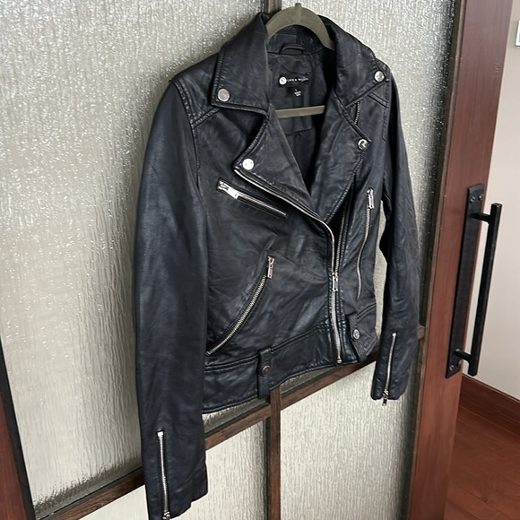 Slate & Willow
Classic Leather Moto Jacket size Small - Picture 10 of 14